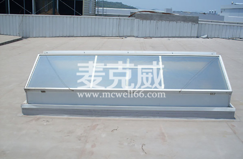 下开式三角型电动采光排烟天窗