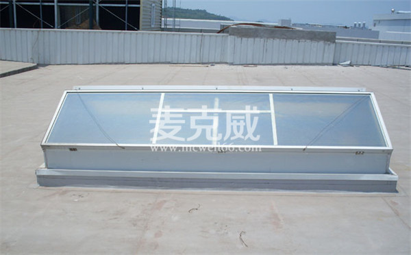三角型电动采光排烟天窗